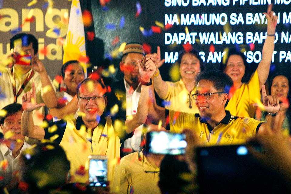 LP members, supporters gather to push Roxas candidacy | GMA News Online